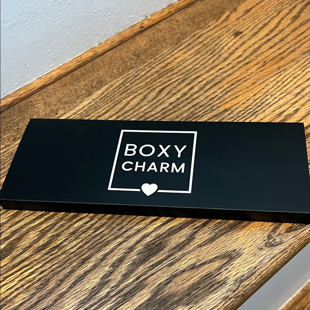 Eyeshadow Palette - Vibrant Shades Boxy Charm